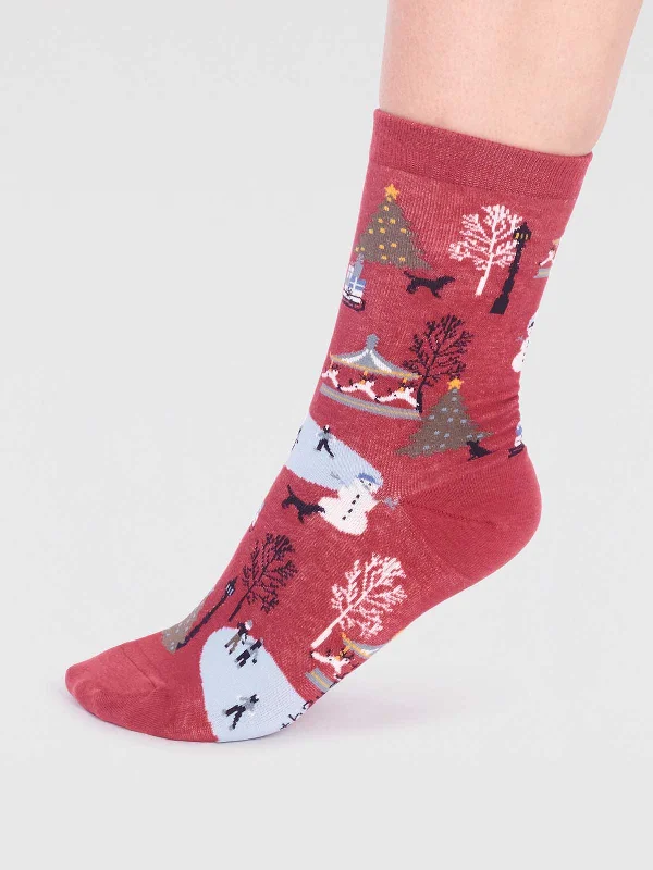 Gloria Organic Cotton Christmas Scene Sock - Brick Red