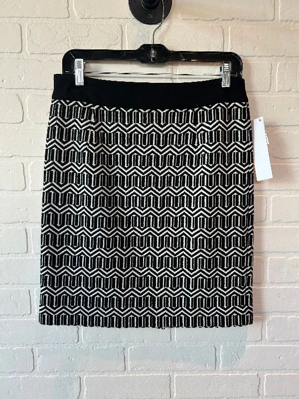 Skirt Midi By Banana Republic In Black & White, Size: 4