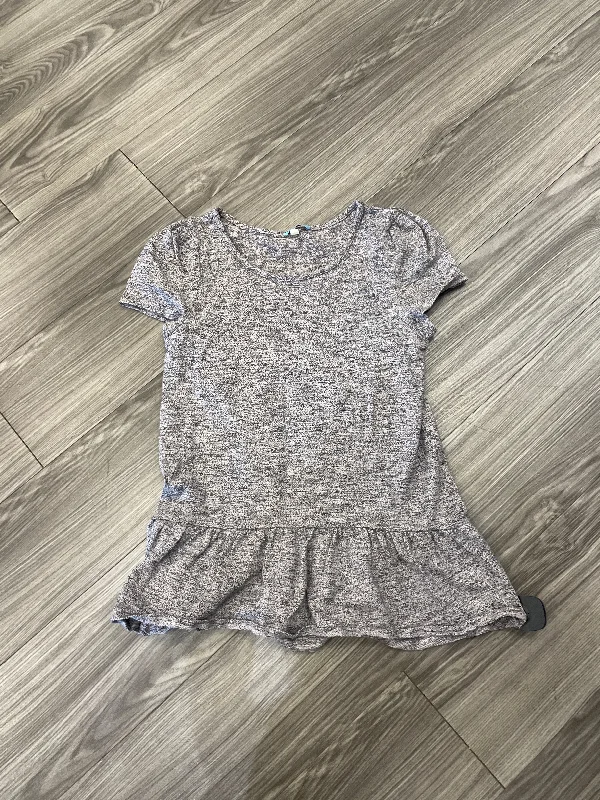 Top Short Sleeve By Clothes Mentor In Grey, Size: S